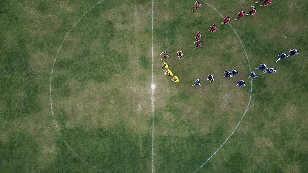 campo di calcio centro con i giocatori, vista aerea
 - Foto, immagini