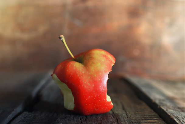 Kırmızı ısırıldı elma - Fotoğraf, Görsel