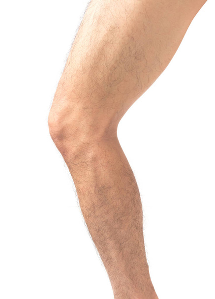 Primeros planos de la pierna de los hombres de la piel y peludo con fondo blanco, coche de salud
 - Foto, imagen
