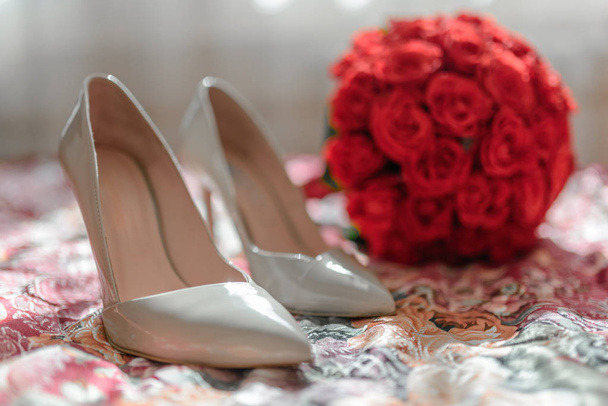花嫁の靴、花束 - 写真・画像