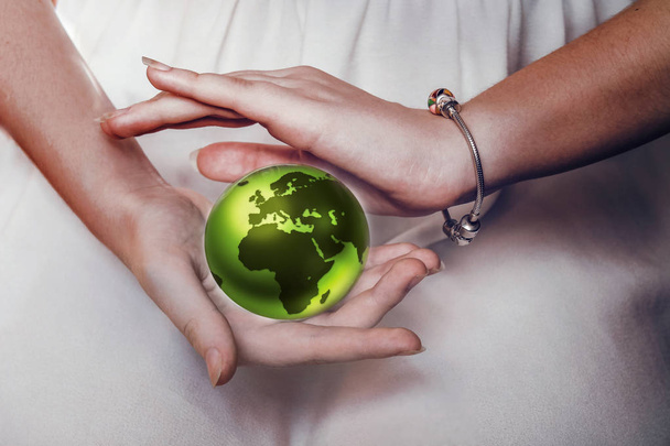 Green planet Earth in female hands - Foto, Imagem