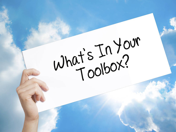 Ember kezében papír szöveggel mi az a Toolbox?. Jel - Fotó, kép