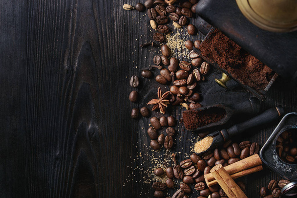 Black coffee beans with spices - Fotoğraf, Görsel