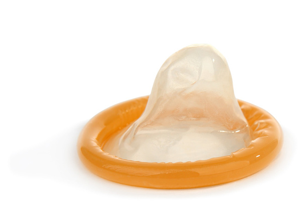 beyaz izole sarı prezervatif - Fotoğraf, Görsel