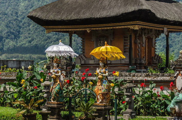 храми і барвисті статуї в Балі
 - Фото, зображення