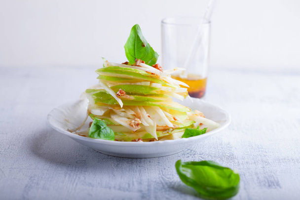 Σαλάτα με φινόκιο και μήλο - Φωτογραφία, εικόνα