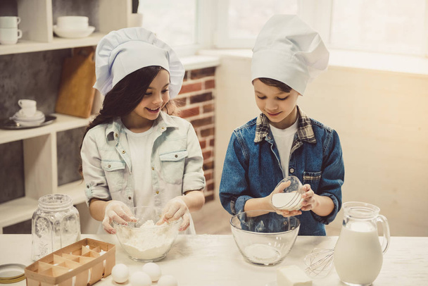 Children baking in kitchen - Foto, Imagen