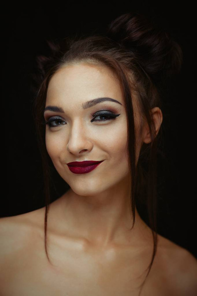 brunette woman with make-up - 写真・画像