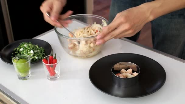  plato de chapado en la cocina
 - Metraje, vídeo