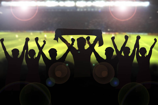 силуэты футбольных болельщиков в матче и зрителей на футболе
 - Фото, изображение