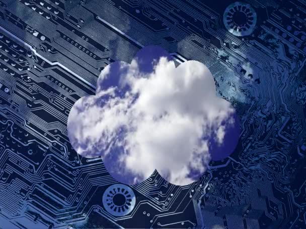 Vídeo conceptual de computación en nube. Cielo azul profundo con nubes el tiempo pasa en una nube sobre un fondo de placa de circuito
. - Imágenes, Vídeo