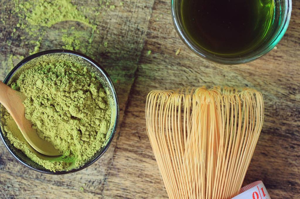 tè verde caldo con polvere
 - Foto, immagini