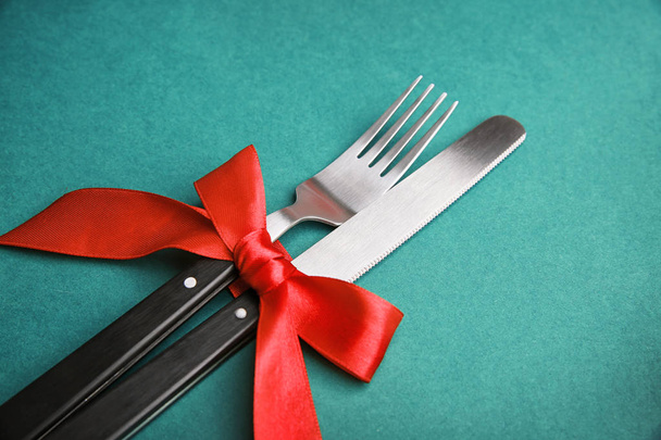 Fork and knife with ribbon bow  - Foto, Bild