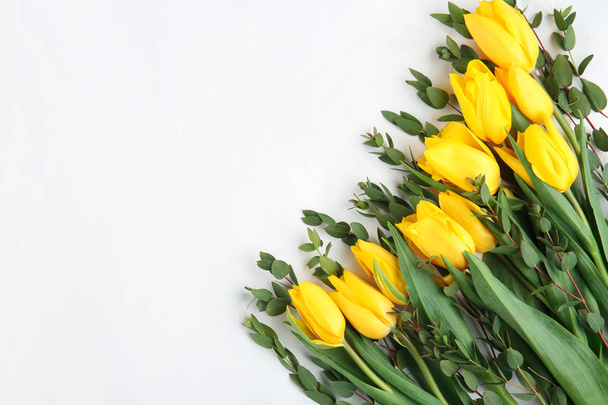 Beautiful bouquet of yellow tulips - Foto, Imagem