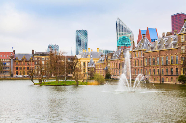 Complesso edilizio del Parlamento e della corte Binnenhof a L'Aia, Olanda
 - Foto, immagini