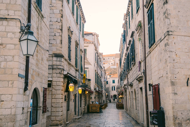 Dubrovnik Old Town, Horvátország. Belül a városra, utcára néző egy - Fotó, kép