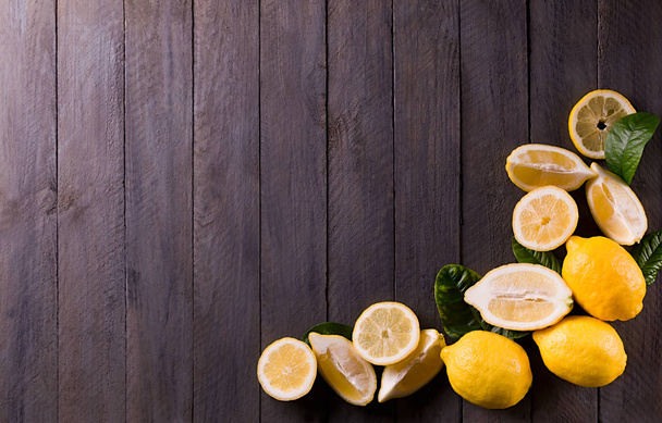 Fresh lemons on rustic wooden background. - Zdjęcie, obraz