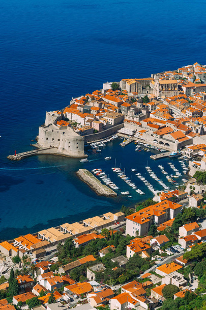 La vieille ville de Dubrovnik, Croatie. A l'intérieur de la ville, vue sur les rues a
 - Photo, image