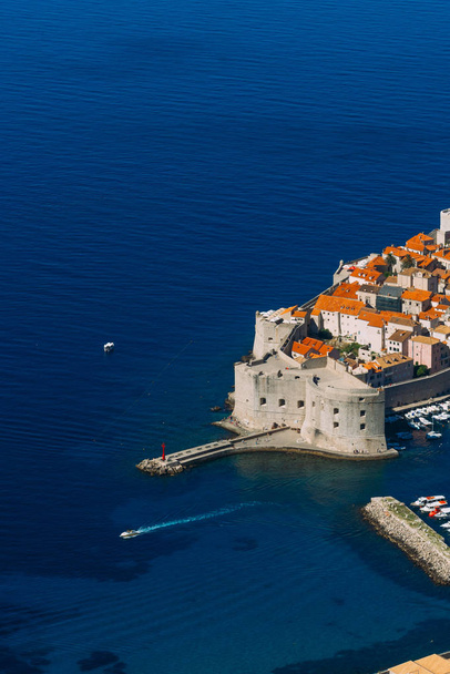 Oude binnenstad van Dubrovnik, Kroatië. Binnen de stad, uitzicht op straat een - Foto, afbeelding