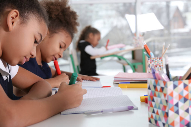 Cute African-American girls drawing at lesson - Φωτογραφία, εικόνα