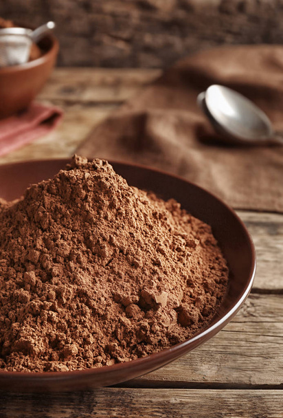 Brown plate with cocoa powder  - Φωτογραφία, εικόνα