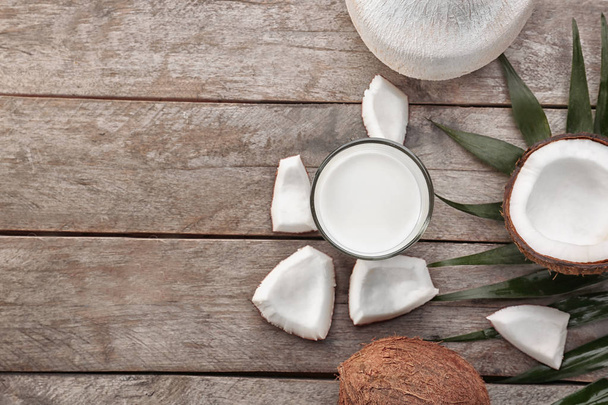 Composition with fresh coconut milk  - Foto, imagen