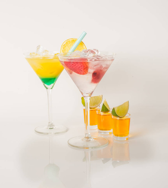 Renk içki içecekler renkli dizi, dekore limonu, renk  - Fotoğraf, Görsel