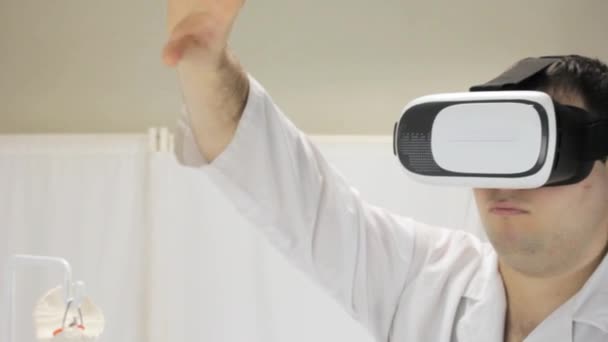 The doctor working in virtual reality, virtual reality glasses in the hospital - Πλάνα, βίντεο