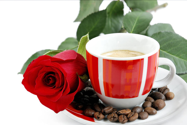 View of a cup of coffee with a red rose and coffee beans on whit - Фото, зображення