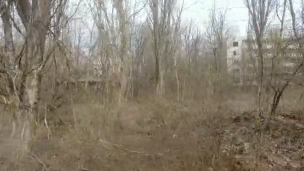 Dışlama bölgesi. Terk edilmiş daire evlerin Pripyat Chernobyl nükleer santral kazadan sonra. 6 Nisan 2017 - Video, Çekim