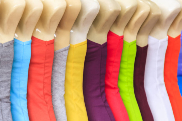 Kolorowe Koszulki damskie w sklepie - Zdjęcie, obraz
