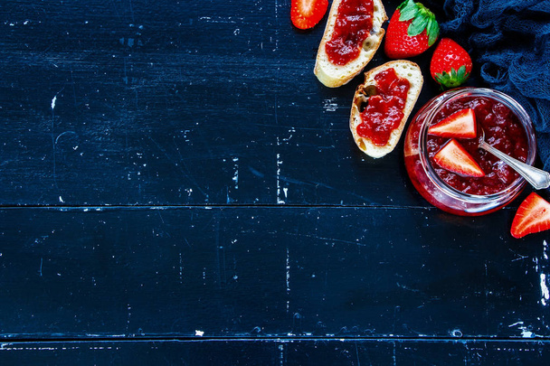 Baguette with strawberry jam - Foto, imagen
