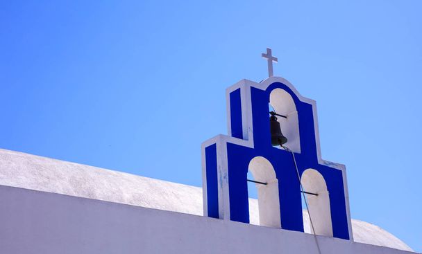 klokkentoren in santorini, Griekenland - Foto, afbeelding
