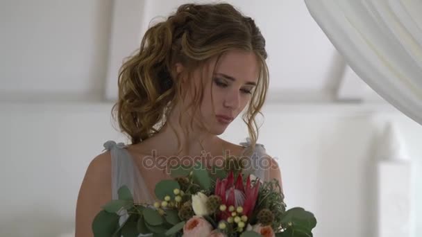 beautiful young bride in a bedroom - Felvétel, videó