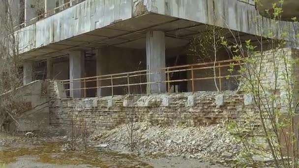 Sperrzone. Kernkraftwerk Tschernobyl. Pripjat. Haus der Kultur energetik in der Stadt Pripyat am 6. April 2017 - Filmmaterial, Video
