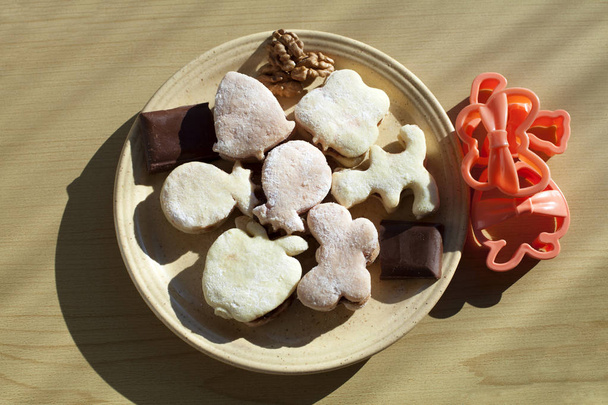 Τα cookies ζαχαροπλαστικής σε ένα πιάτο  - Φωτογραφία, εικόνα