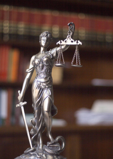 Estatua legal del despacho de abogados Themis
 - Foto, imagen