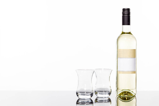 бутылка белого вина - Фото, изображение
