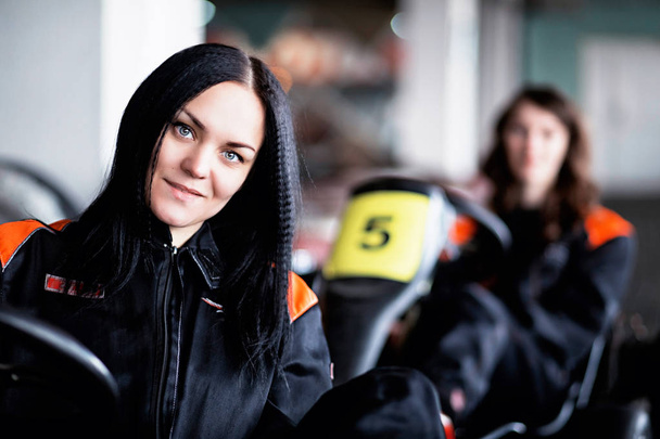Genç kız karting yarışçısı - Fotoğraf, Görsel