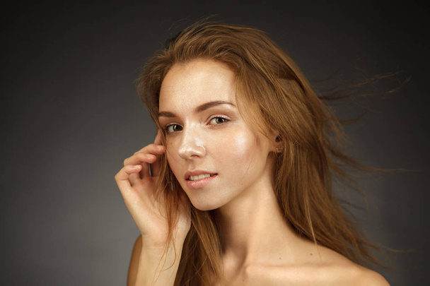 Beautiful girl with shiny skin. Facial and cosmetic treatments - Valokuva, kuva