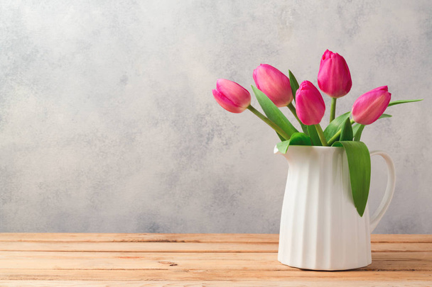 Tulip flowers bouquet on wooden table - Фото, изображение