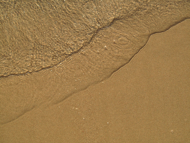 砂の上の海の水 - 写真・画像