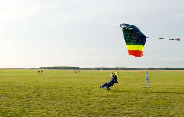 スポーツマンの着陸 - 写真・画像