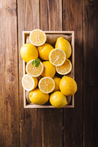 lemons and mint leaves - Fotó, kép