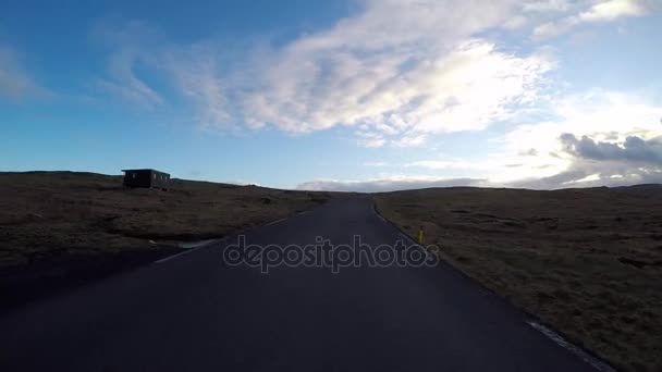 Silniční dršťky v Faerských ostrovů v severním Atlantiku - Záběry, video