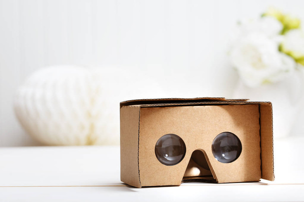 Virtual reality cardboard headset device - Zdjęcie, obraz