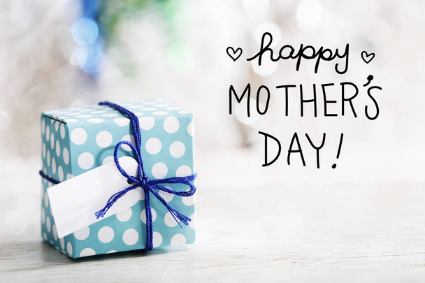 Happy Mothers Day message with gift box - Zdjęcie, obraz