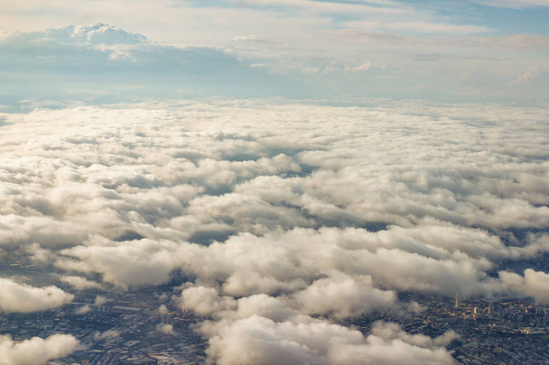 Luftaufnahme von Sydney, Australien, Aufnahme kurz vor der Landung auf dem Flughafen Sydney. Blick aus den Wolken. - Foto, Bild