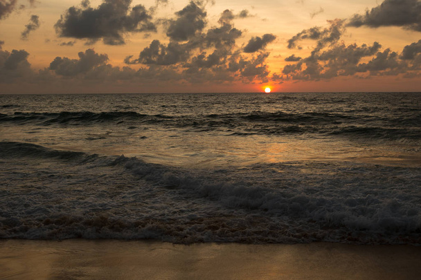 a beautiful sunset in the sea - Valokuva, kuva