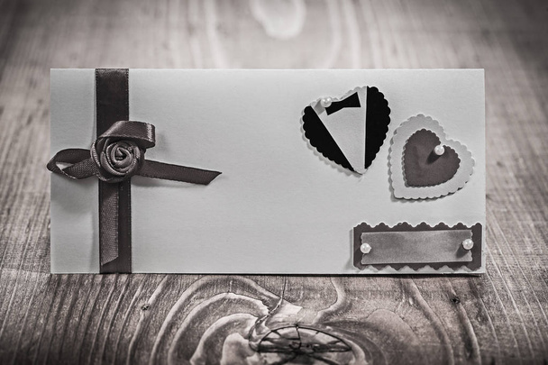 view on invitation card for wedding wood board - Фото, изображение